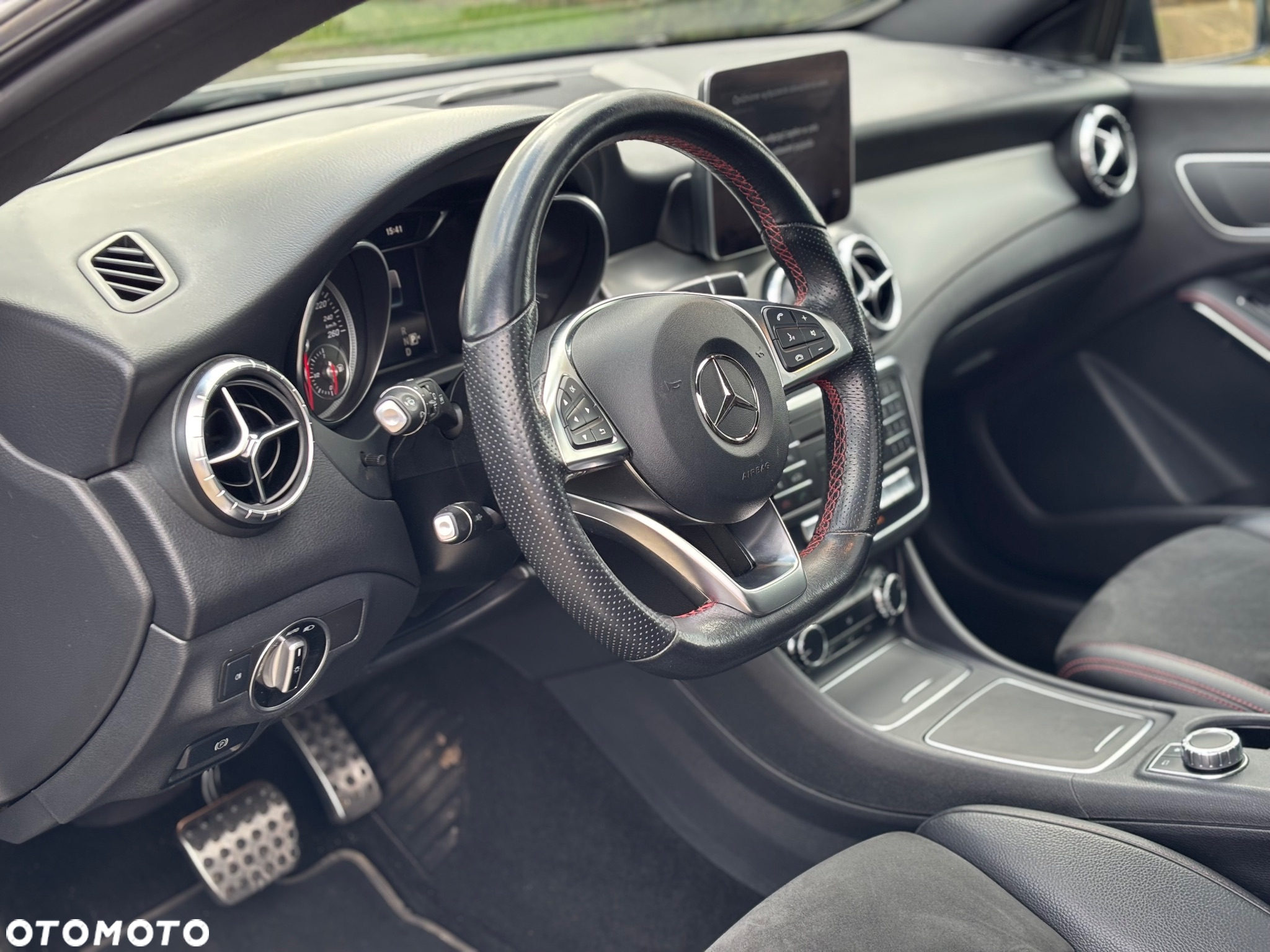 Mercedes-Benz CLA 180 7G-DCT - 30