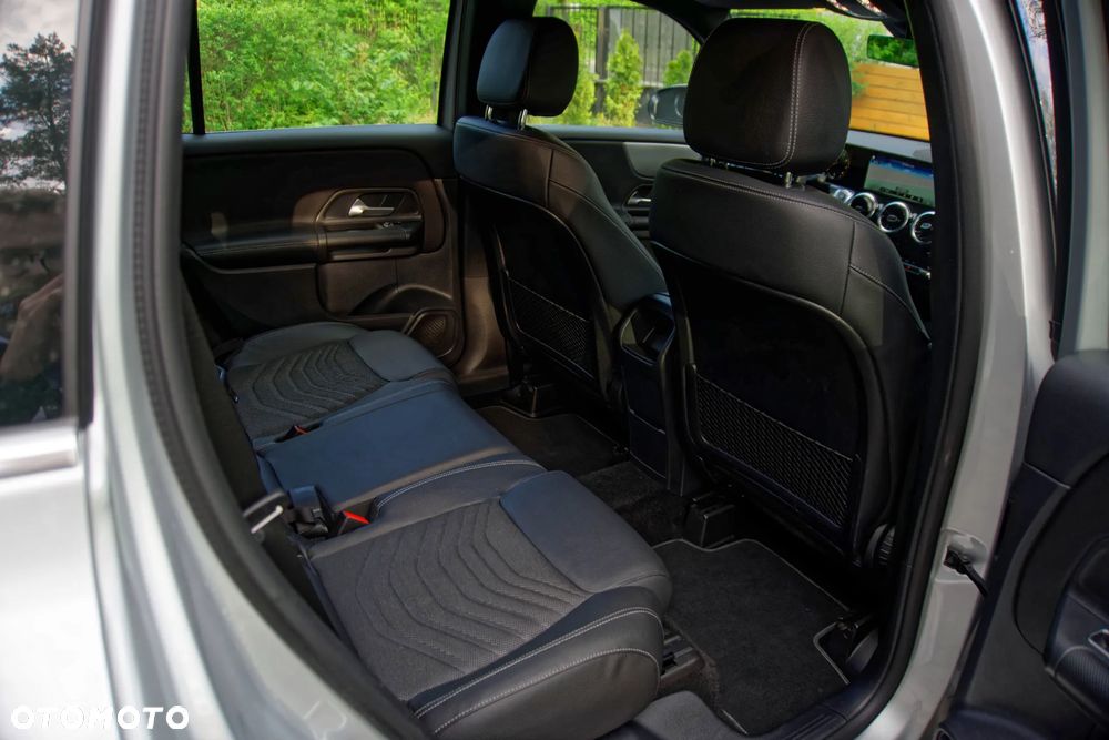 Mercedes-Benz GLB 200 7G-DCT - 35