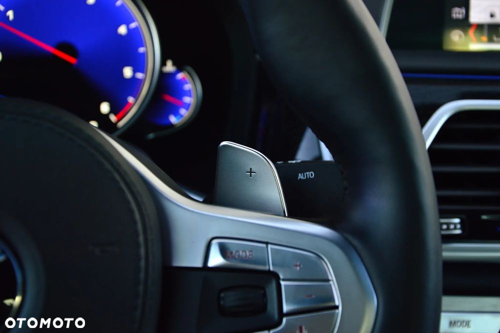 BMW Seria 7 750d xDrive - 29