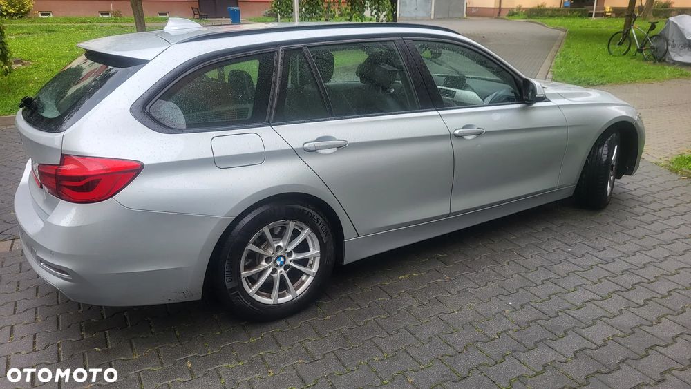 BMW Seria 3 320i Touring xDrive - 8