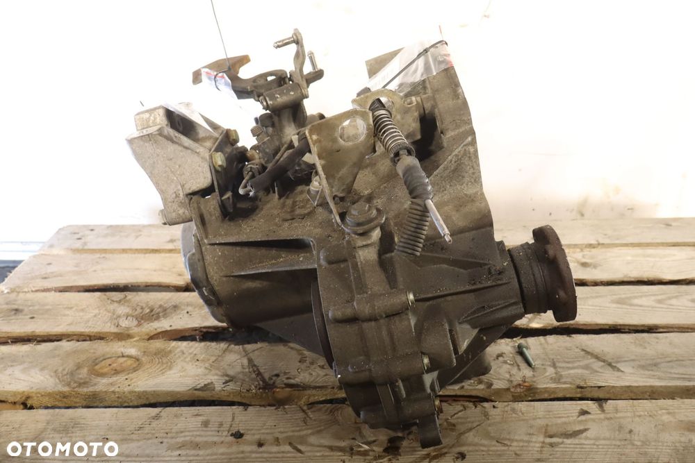SKRZYNIA BIEGÓW 5 BIEGOWA VOLKSWAGEN GOLF V 1.4 FXQ - 4