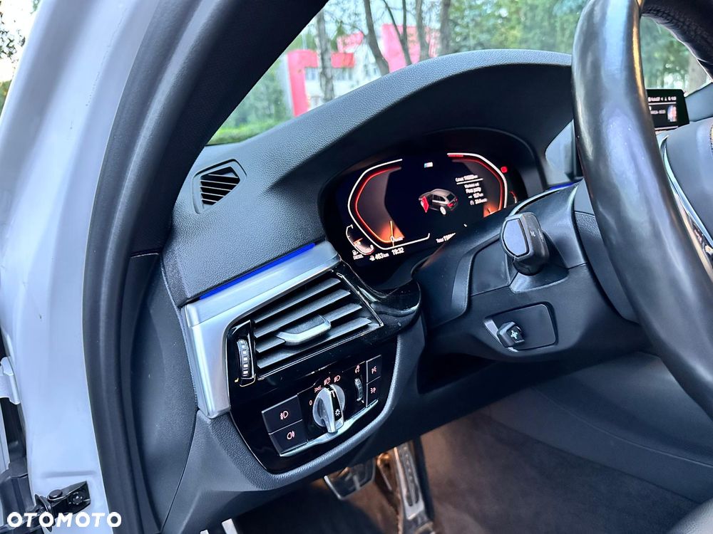 BMW Seria 5 520d xDrive M Sport sport - 12