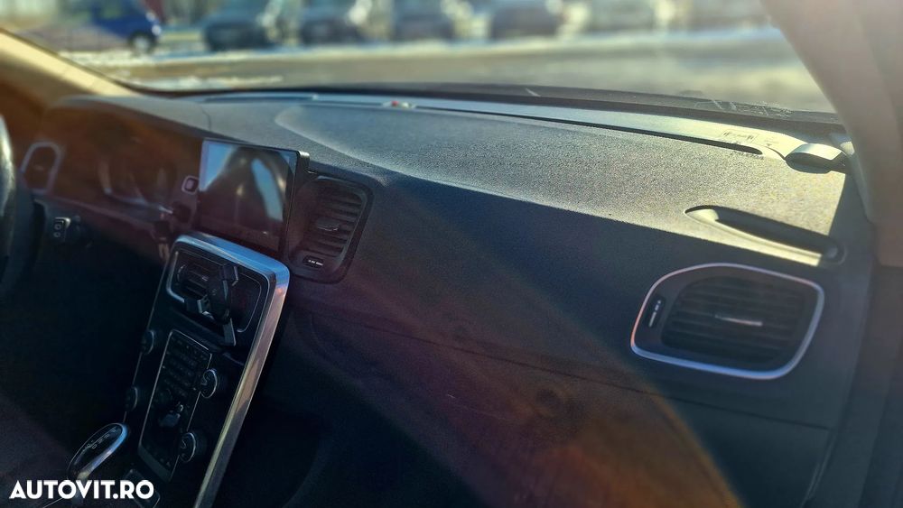 Volvo V60 D6 Plug-In-Hybrid AWD Geartronic Summum - 9