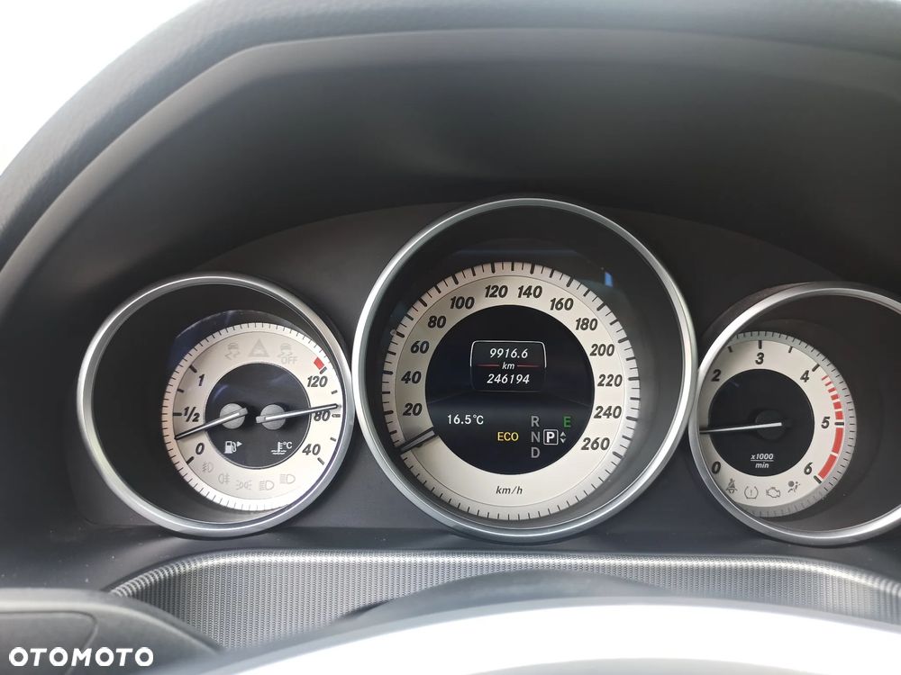 Mercedes-Benz Klasa E 250 CDI 7G-TRONIC Elegance - 32