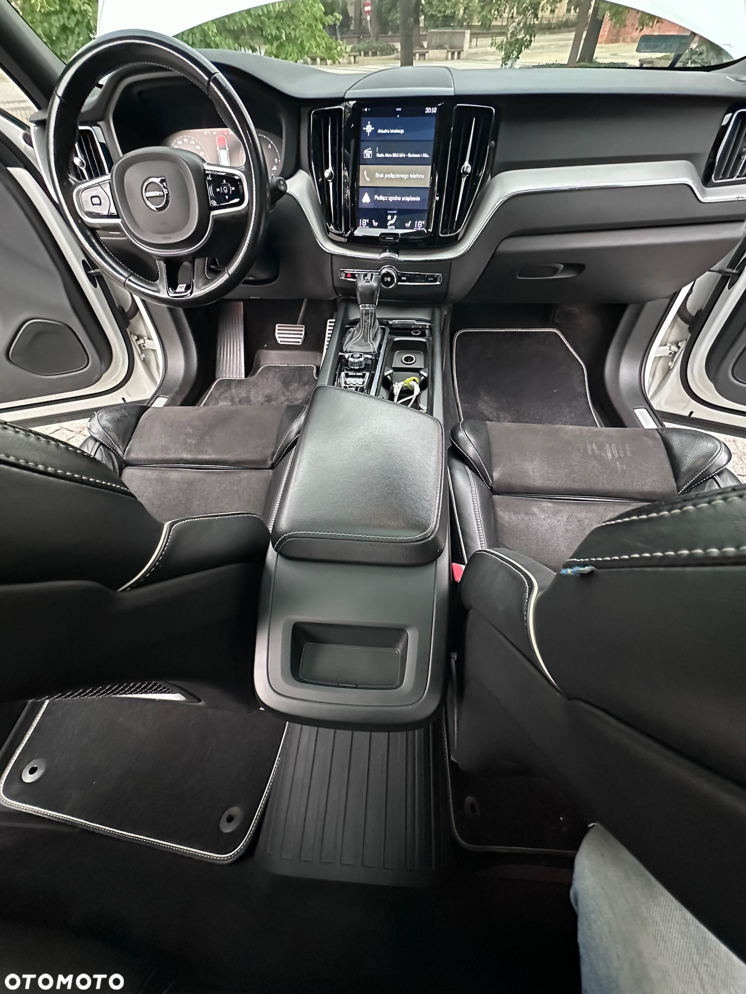 Volvo XC 60 D5 SCR AWD R-Design - 20