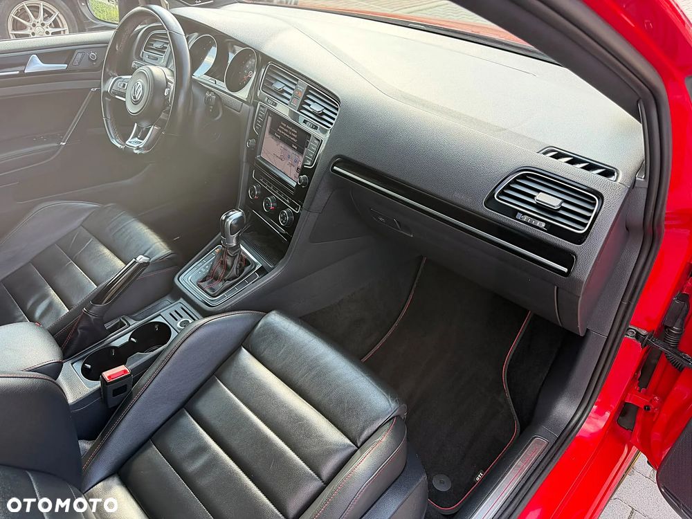 Volkswagen Golf - 13