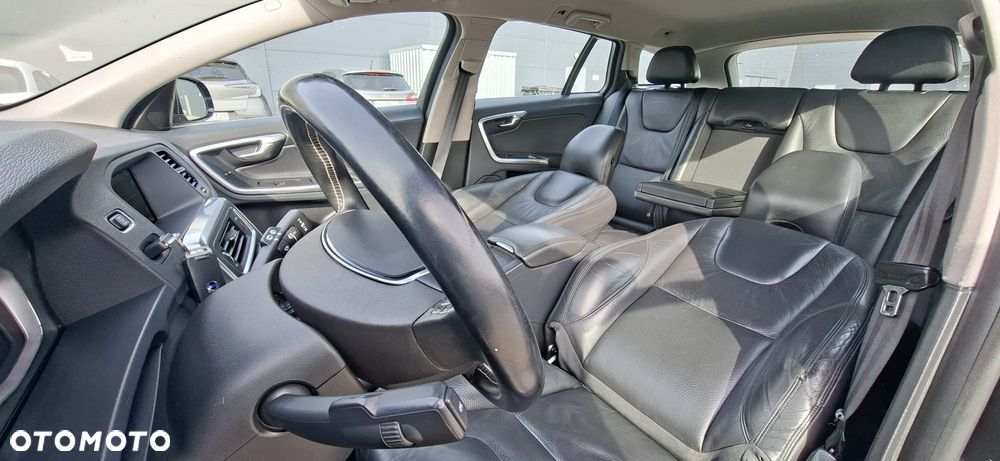 Volvo V60 D6 AWD Plug-in Hybrid Summum - 19
