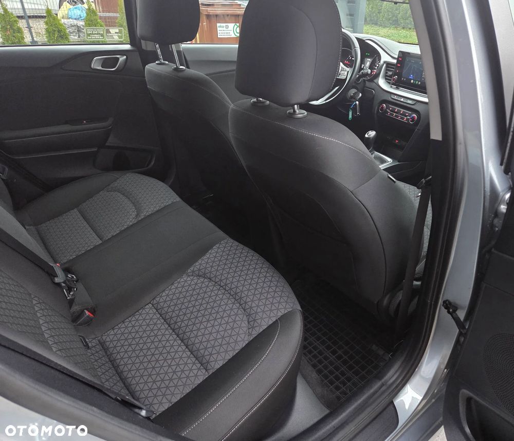 Kia Ceed - 16