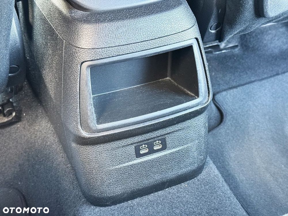 BMW Seria 2 218d - 22