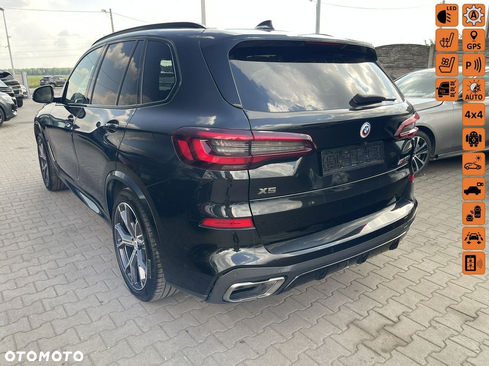 BMW X5 M M50i - 1