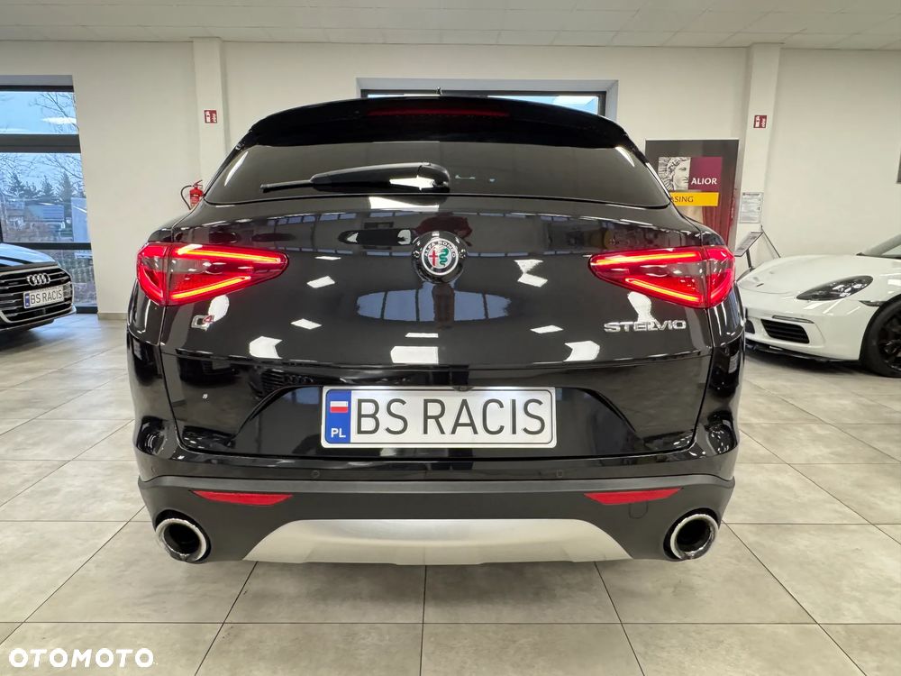Alfa Romeo Stelvio 2.0 Turbo 16V AT8-Q4 Executive - 29