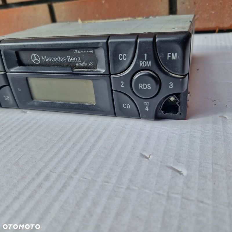 Radio radioodtwarzacz Fabryczne Mercedes W210 W168 2108200986 - 1