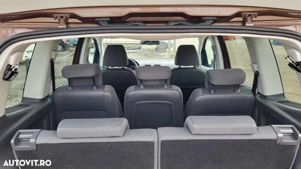 Volkswagen Touran - 8