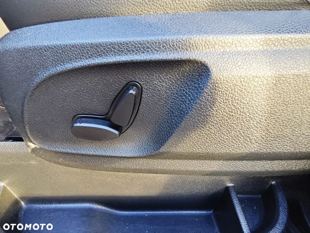 Ford Kuga 2.0 TDCi 2x4 Titanium - 19