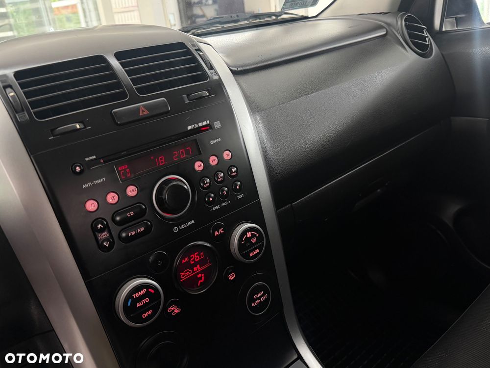 Suzuki Grand Vitara 1.6 Black&White - 35