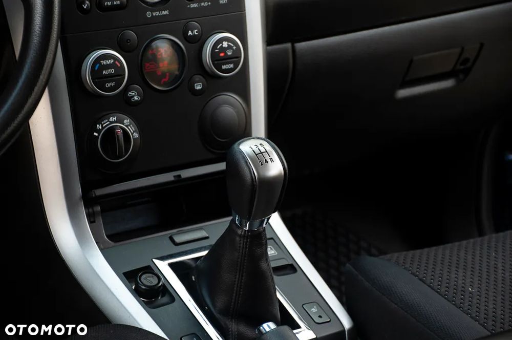 Suzuki Grand Vitara 2.0 Comfort + - 21