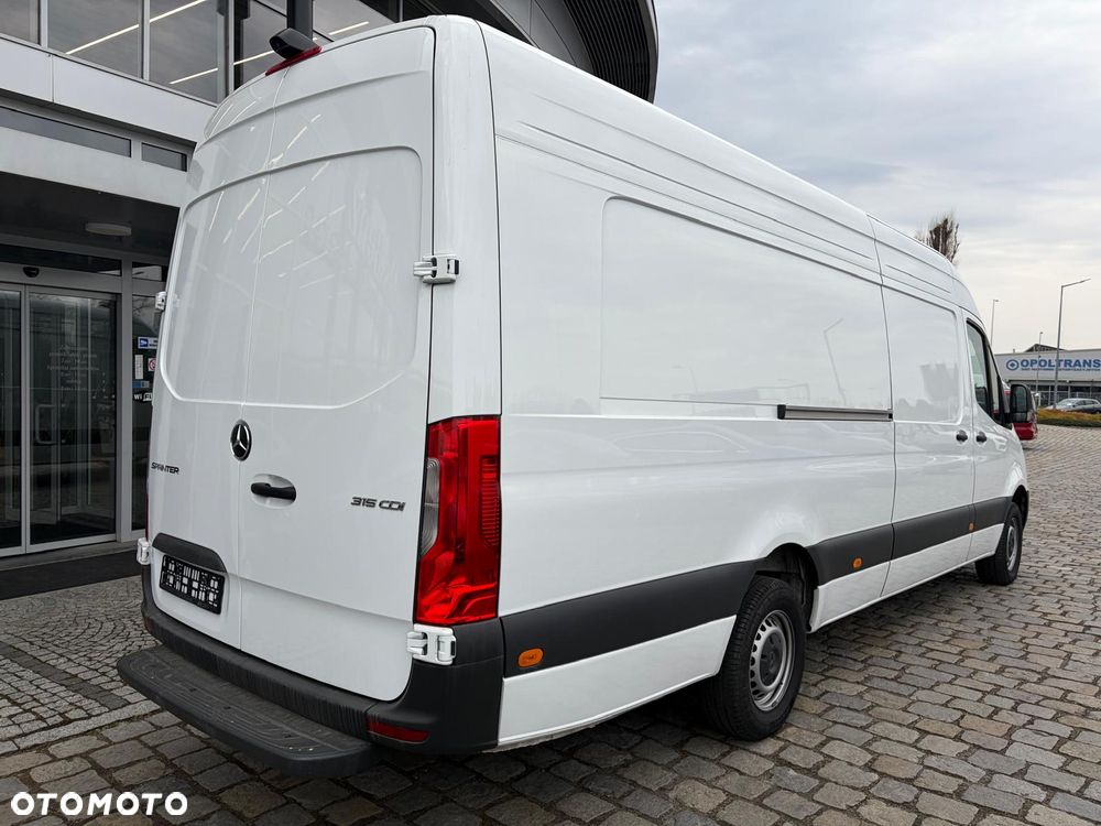 Mercedes-Benz Sprinter L4H2 - 4