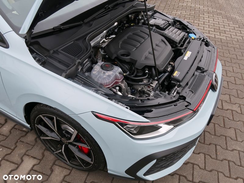 Volkswagen Golf - 32