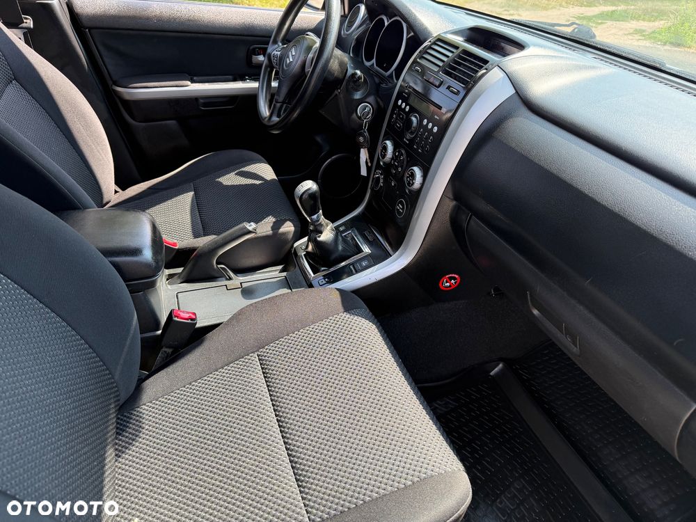 Suzuki Grand Vitara 2.0 Limited - 19