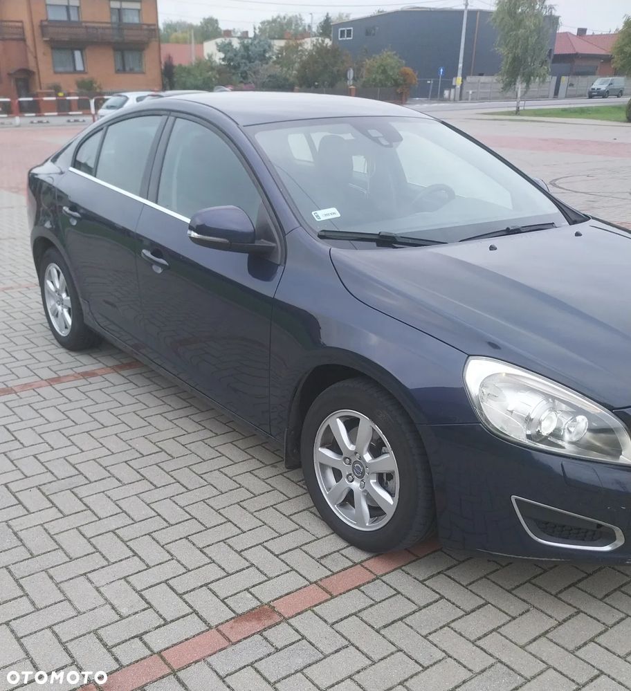 Volvo S60 D2 R-Design - 2