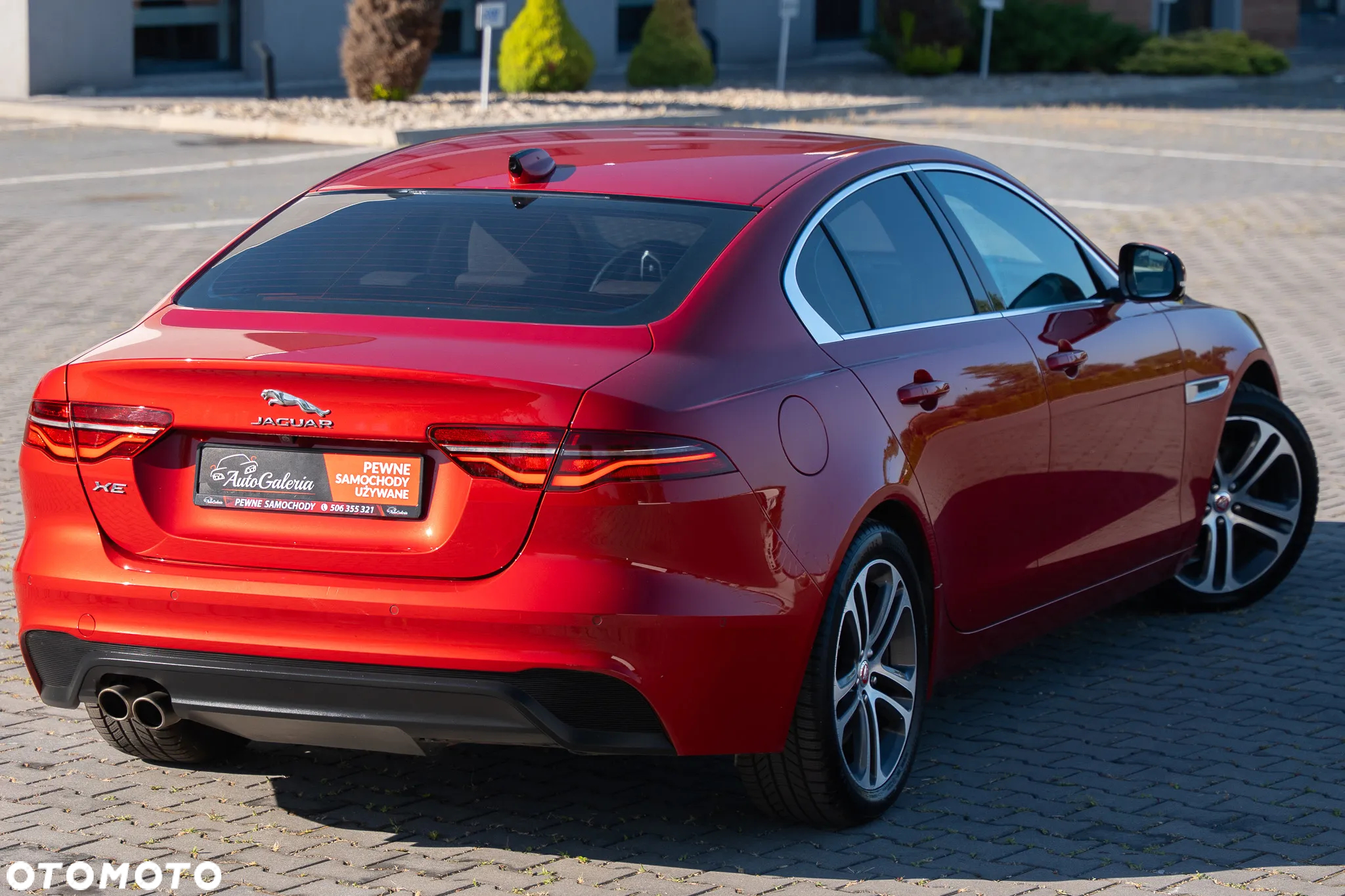 Jaguar XE 2.0 D180 R-Dynamic HSE - 10