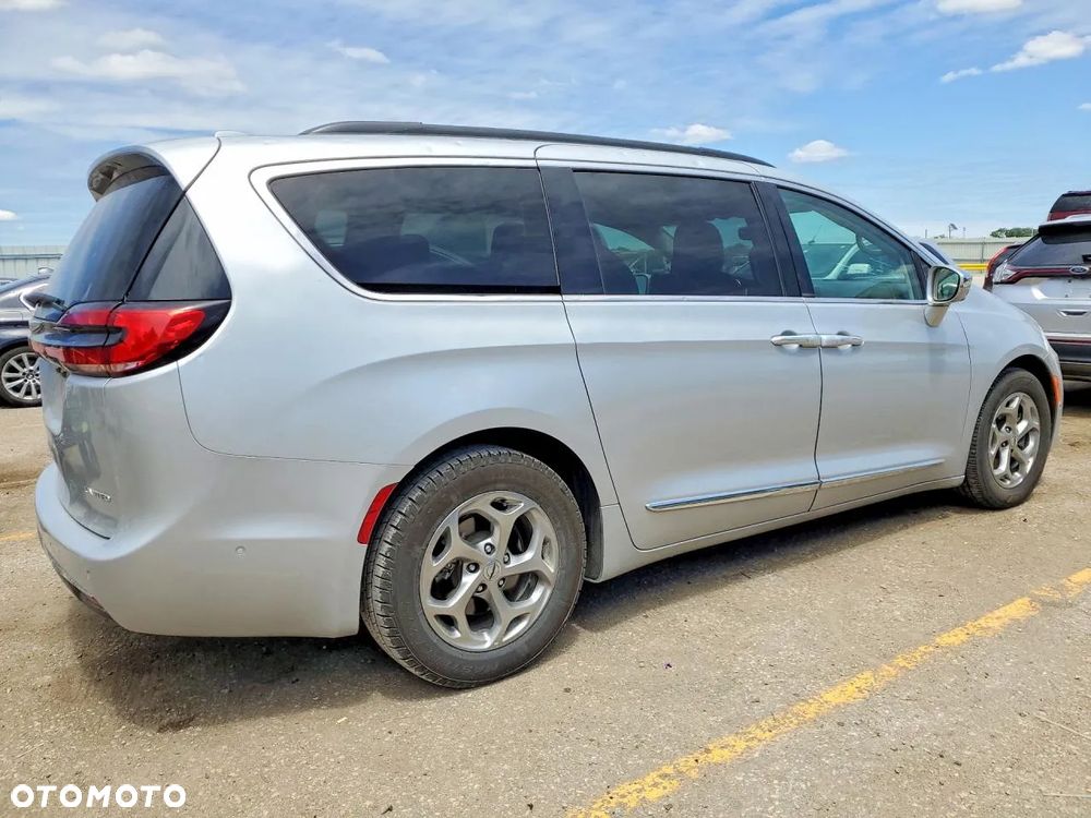 Chrysler Pacifica - 4