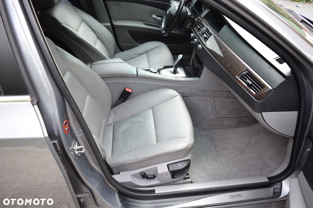 BMW Seria 5 523i Edition Sport - 15