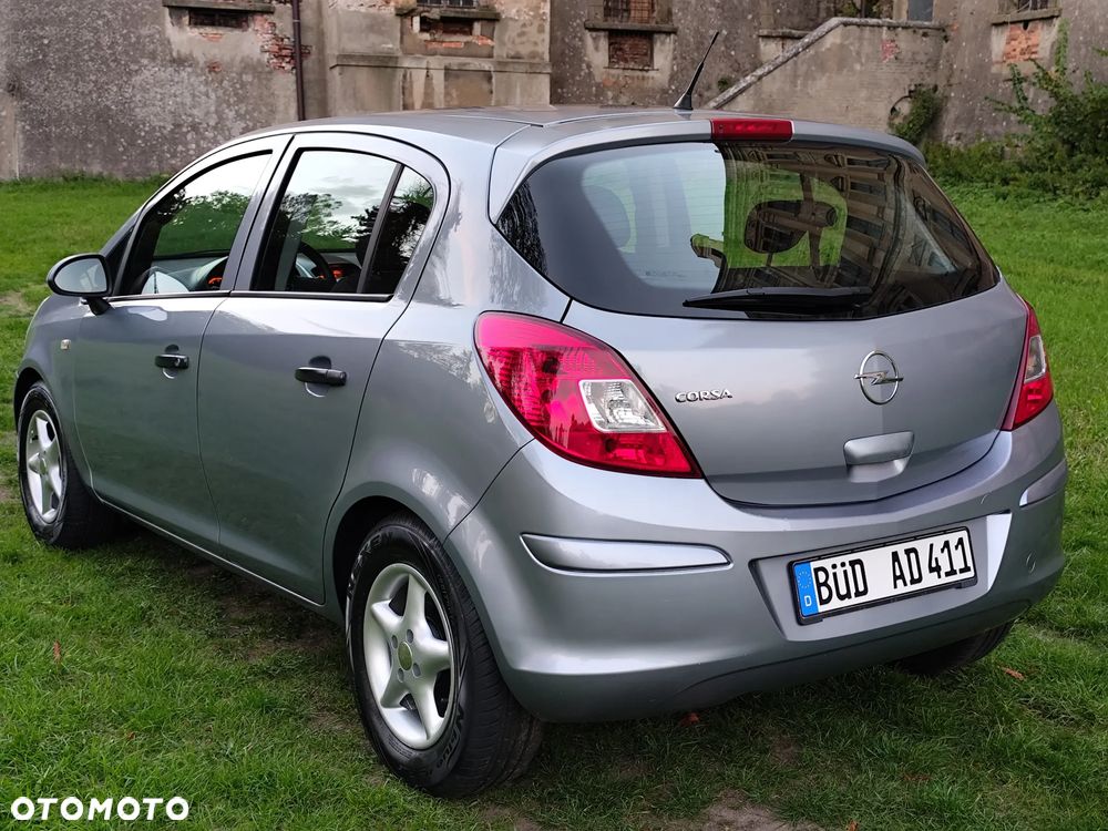 Opel Corsa 1.2 16V Easytronic Cosmo - 4
