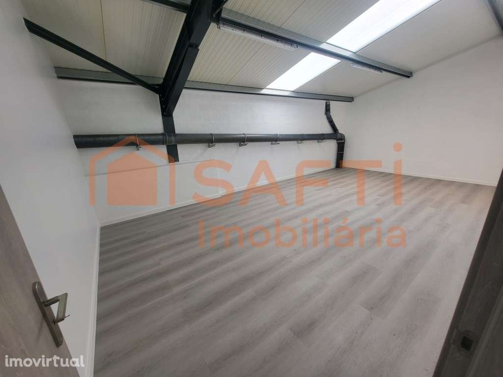 Armazém Centro Logístico Cerâmica Central do Algoz - Grande imagem: 3/19