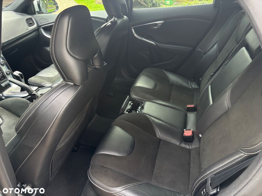 Volvo V40 D4 Drive-E R-Design Momentum - 24