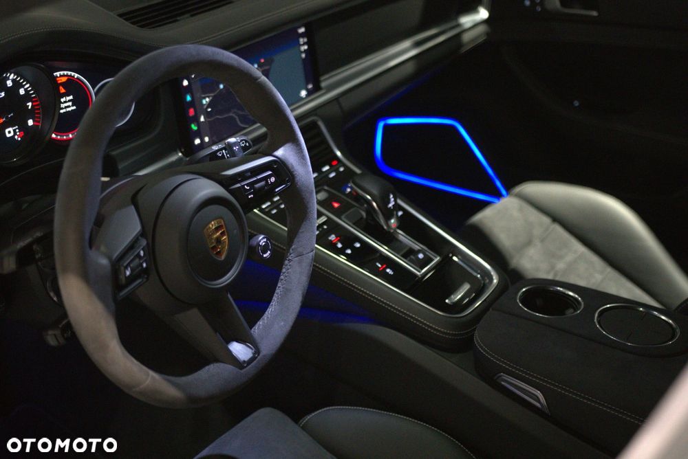 Porsche Panamera GTS Sport Turismo - 19