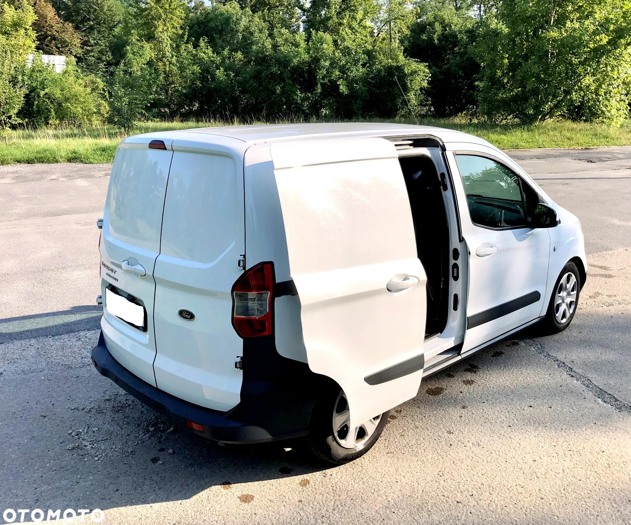 Ford COURIER - 9
