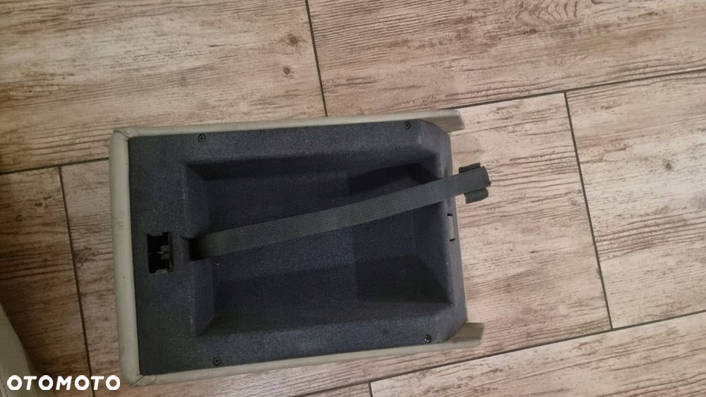OBUDOWA OSŁONA APTECZKI ŚRODKOWA PO LIFT BMW E31 840 850 - 2