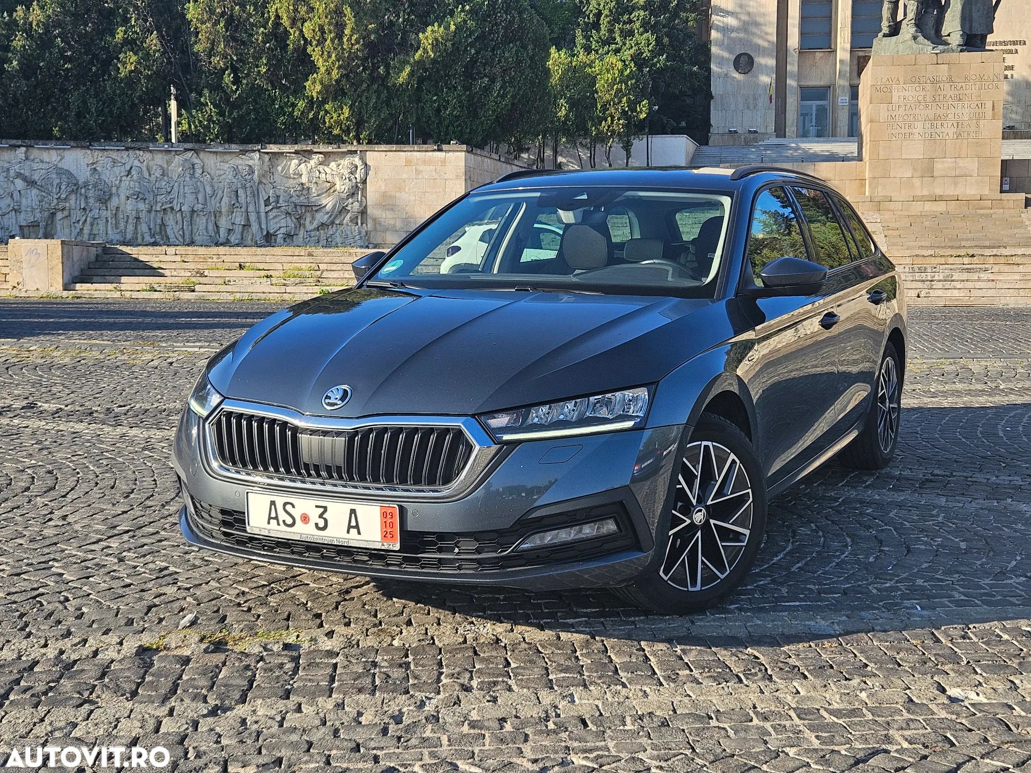 Skoda Octavia Combi 2.0 TDI DSG Clever - 1