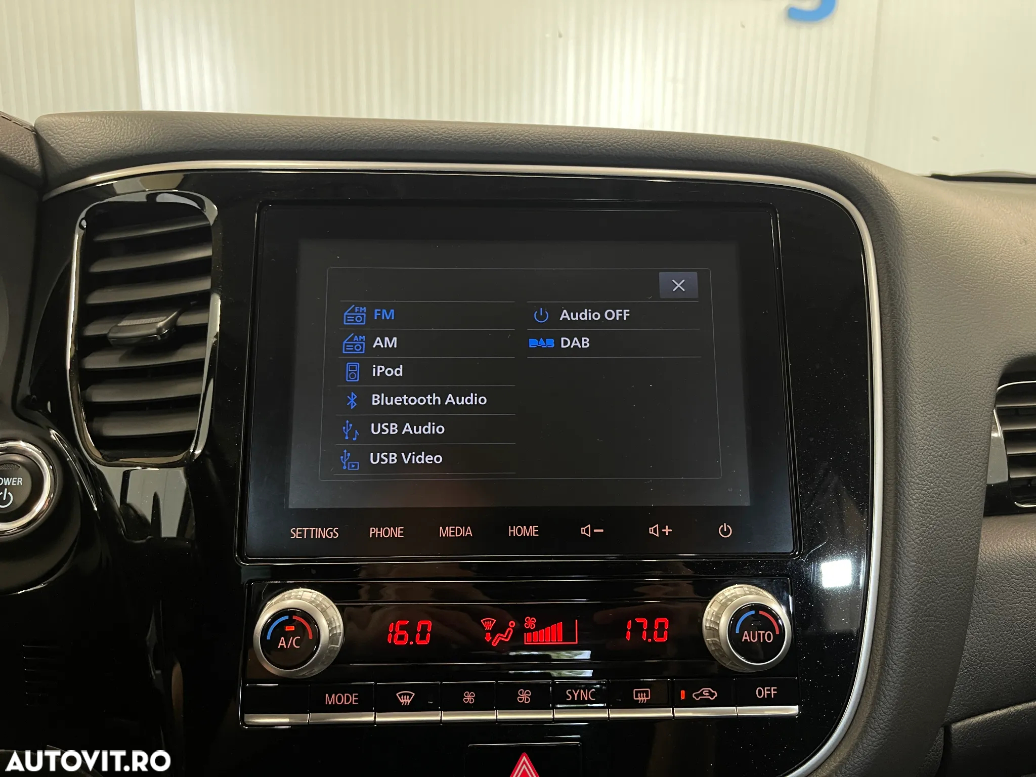 Mitsubishi Outlander 2.4 4WD Plug-In Hybrid - 14