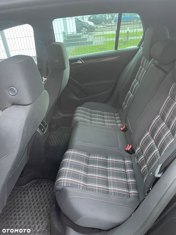 Volkswagen Golf - 14