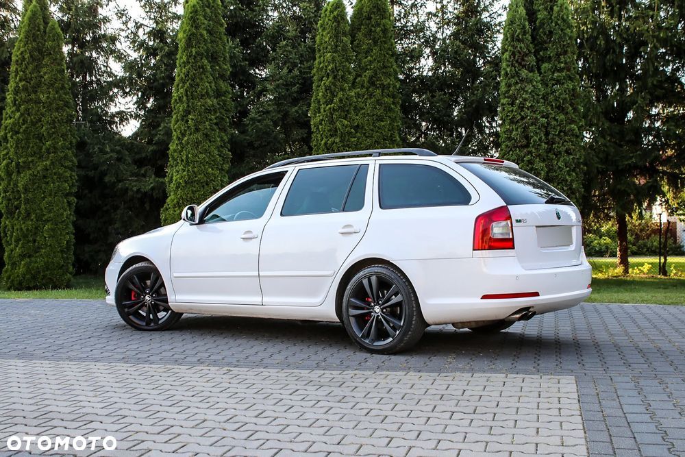 Skoda Octavia Combi 2.0 TDI CR DPF RS - 7