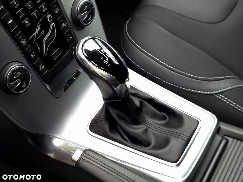 Volvo V40 D3 Drive-E Momentum - 21