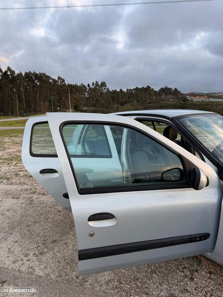 Renault Clio 1.4 16V Privilège - 12