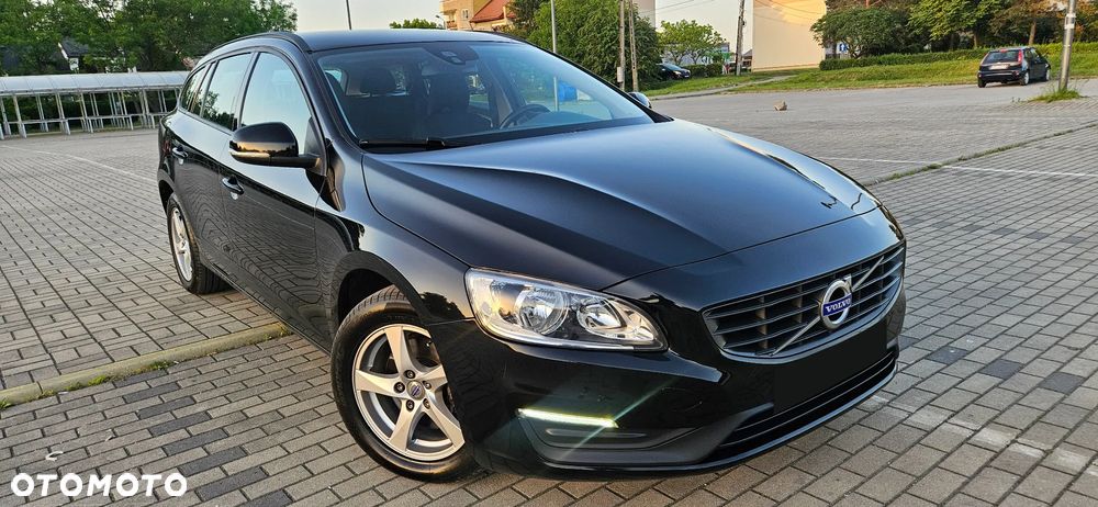 Volvo V60 D2 Momentum - 2