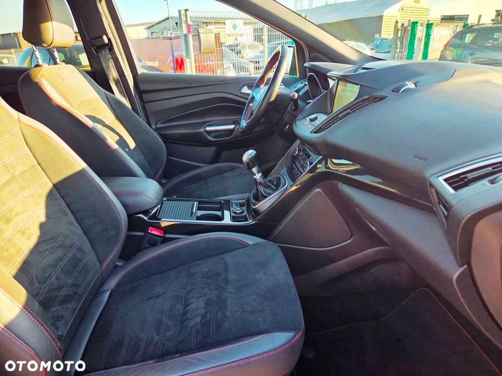 Ford Kuga 1.5 EcoBoost 2x4 ST-Line - 31