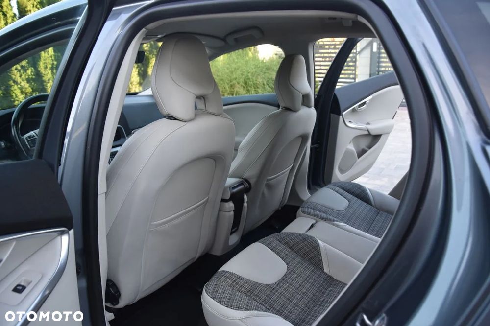 Volvo V40 D2 Drive-E Momentum - 16
