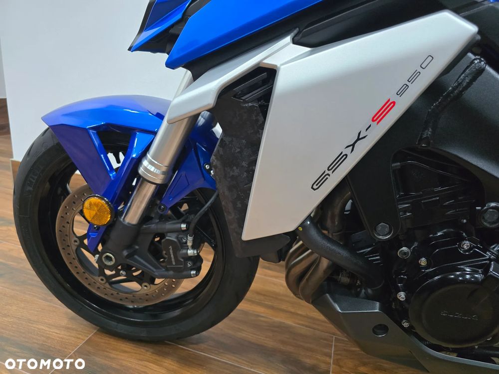 Suzuki GSX - 14