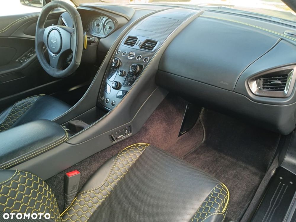 Aston Martin Vanquish - 24
