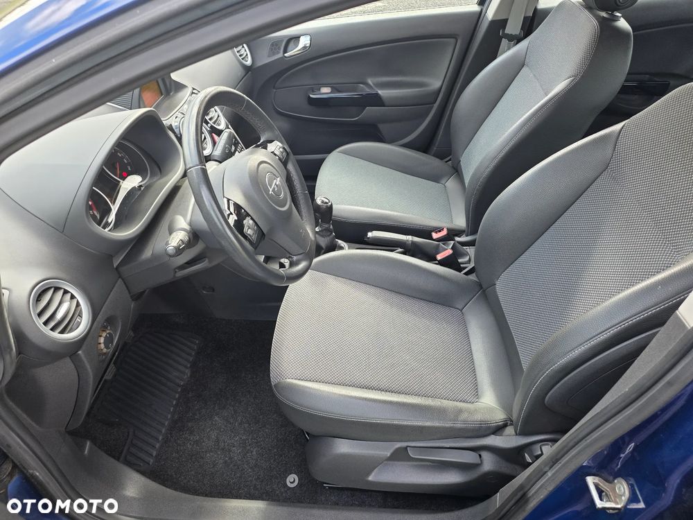 Opel Corsa 1.4 16V Cosmo - 14