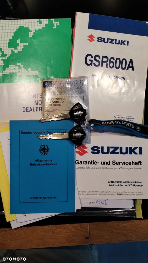 Suzuki GSR - 13