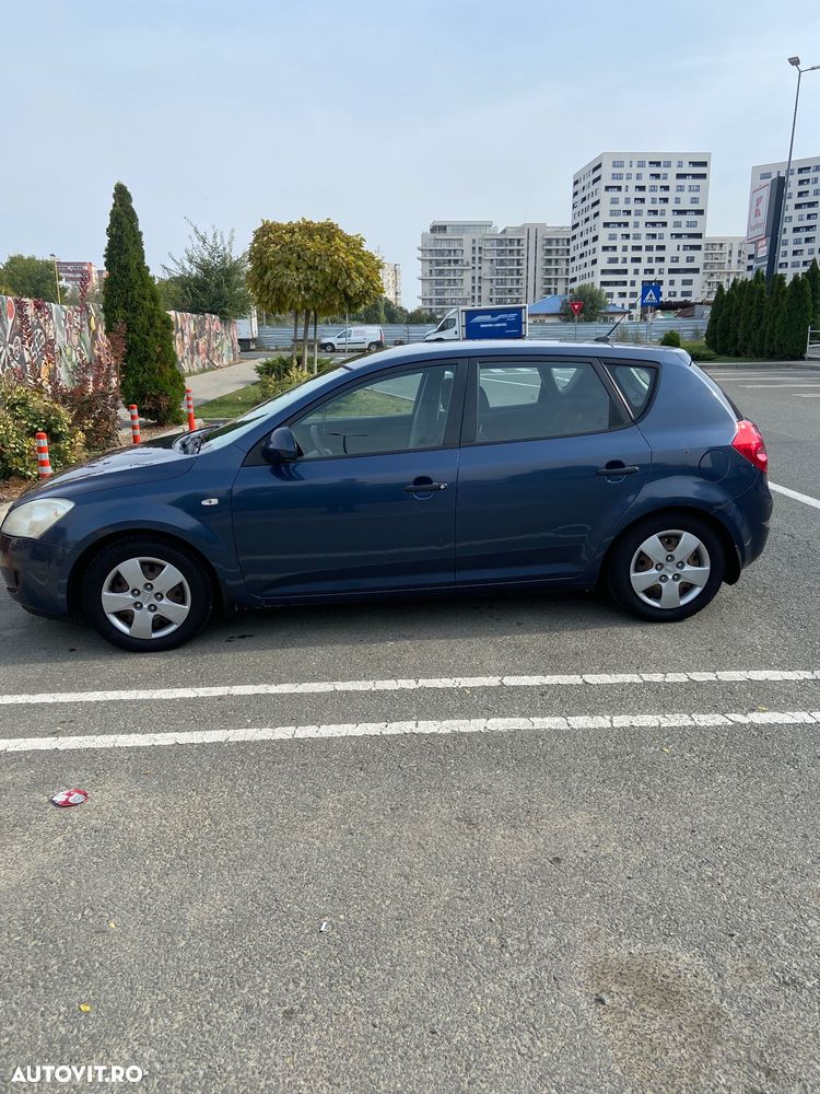 Kia Ceed - 11
