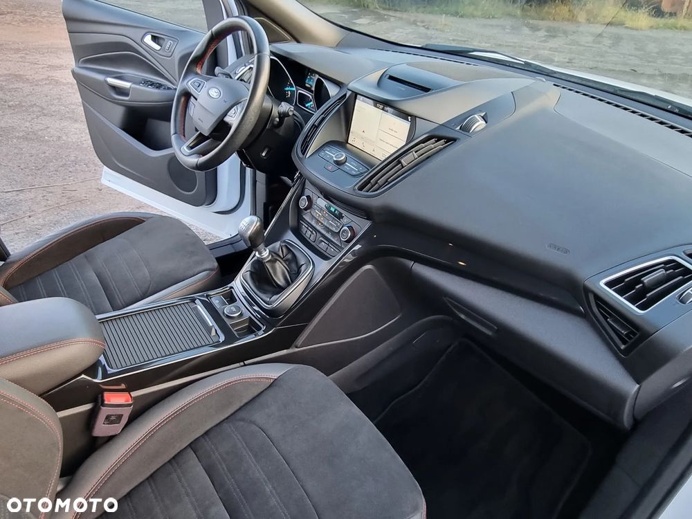 Ford Kuga 1.5 EcoBoost 2x4 ST-Line - 22