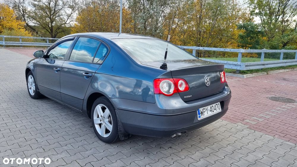 Volkswagen Passat 1.9 TDI Trendline - 4