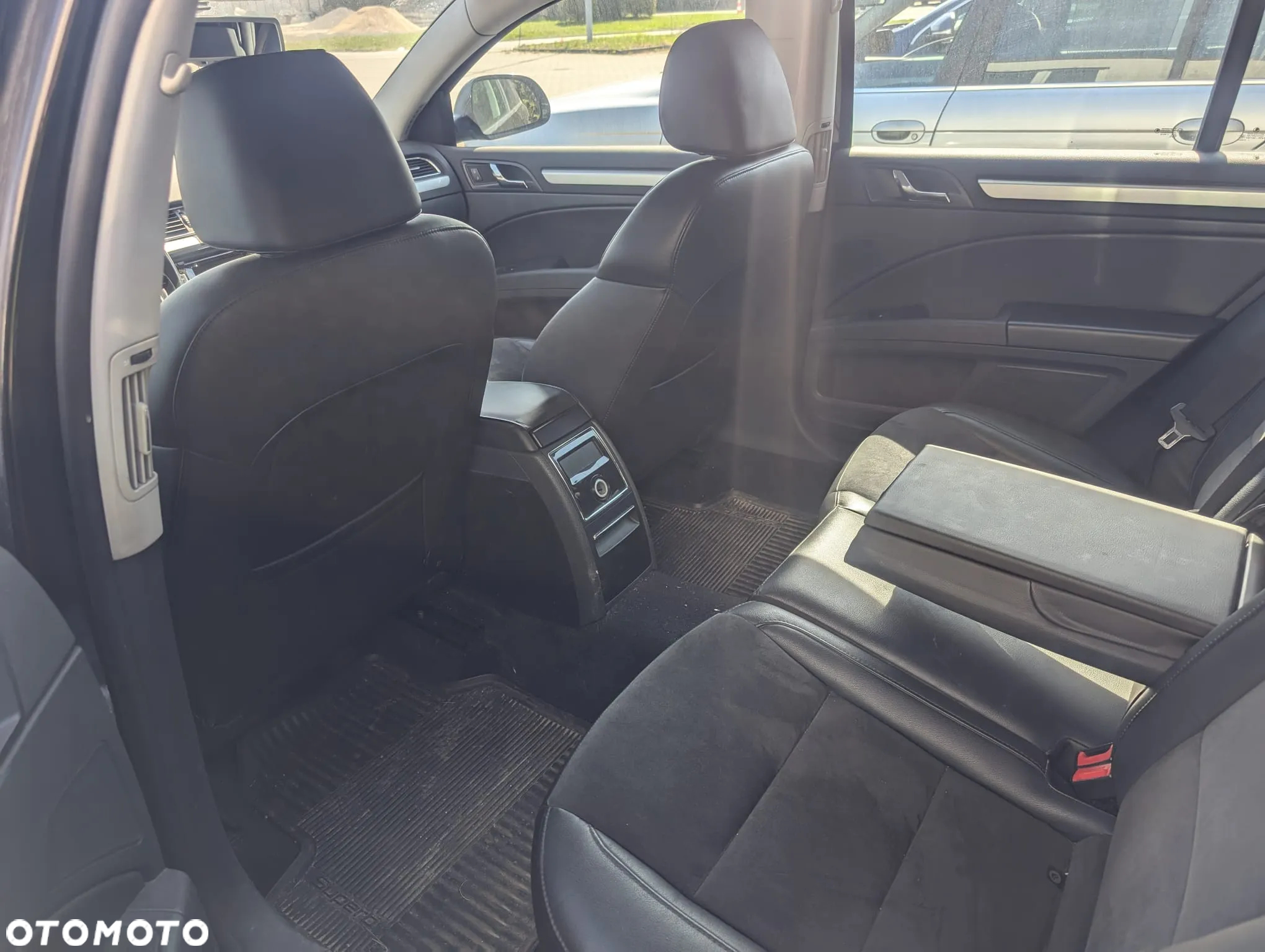 Skoda Superb 2.0 TDI Ambition DSG - 7